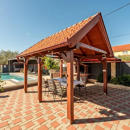 Chervil Zadarvillas فيلة *