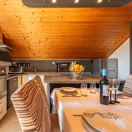 فيلة Chervil Zadarvillas