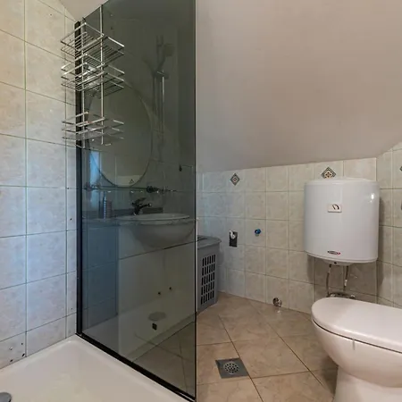 Chervil Zadarvillas فيلة